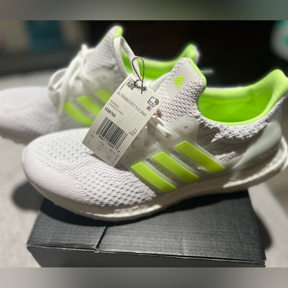 NIB Adidas ultra boost women’s size 9 - Picture 4 of 5